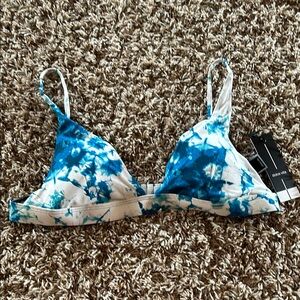 NWT Dolce Vita Blue and White Tie-Dye Bikini Top sz large